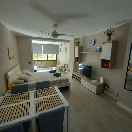 Castle Harbour 460